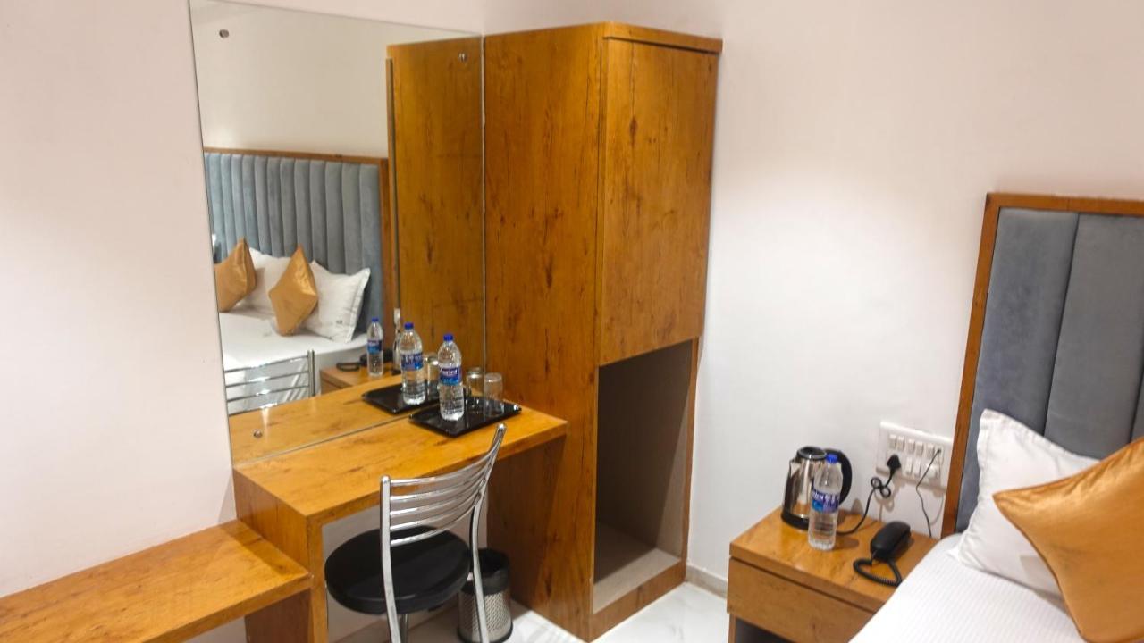 Hotel Palms Residency, Chembur 孟买 外观 照片